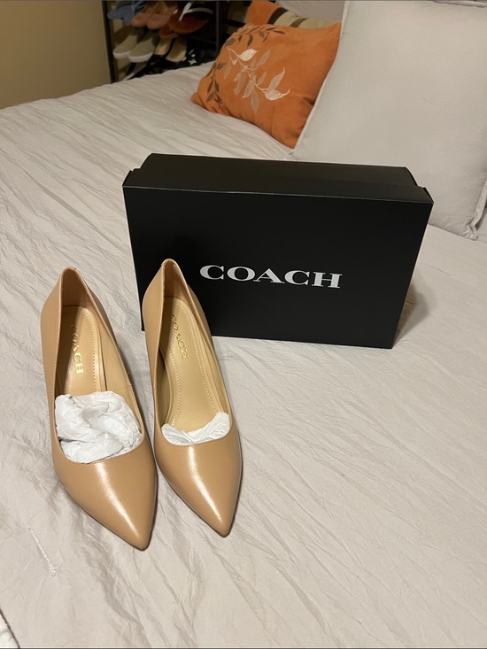 Coach Shoes - Coach Women's Beige Pointed-Toe 8 1/2 med Leather Pumps